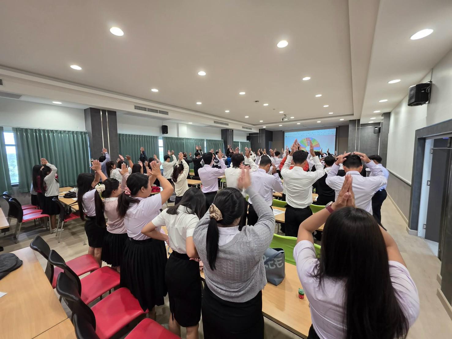12. คณะเทคโนโลยีอุตสาหกรรม มหาวิทยาลัยราชภัฏกำแพงเพชร จัดโครงการอบรมและพัฒนาทักษะภาษาอังกฤษและมาตรฐานคอมพิวเตอร์ สำหรับนักศึกษาชั้นปีที่ 1